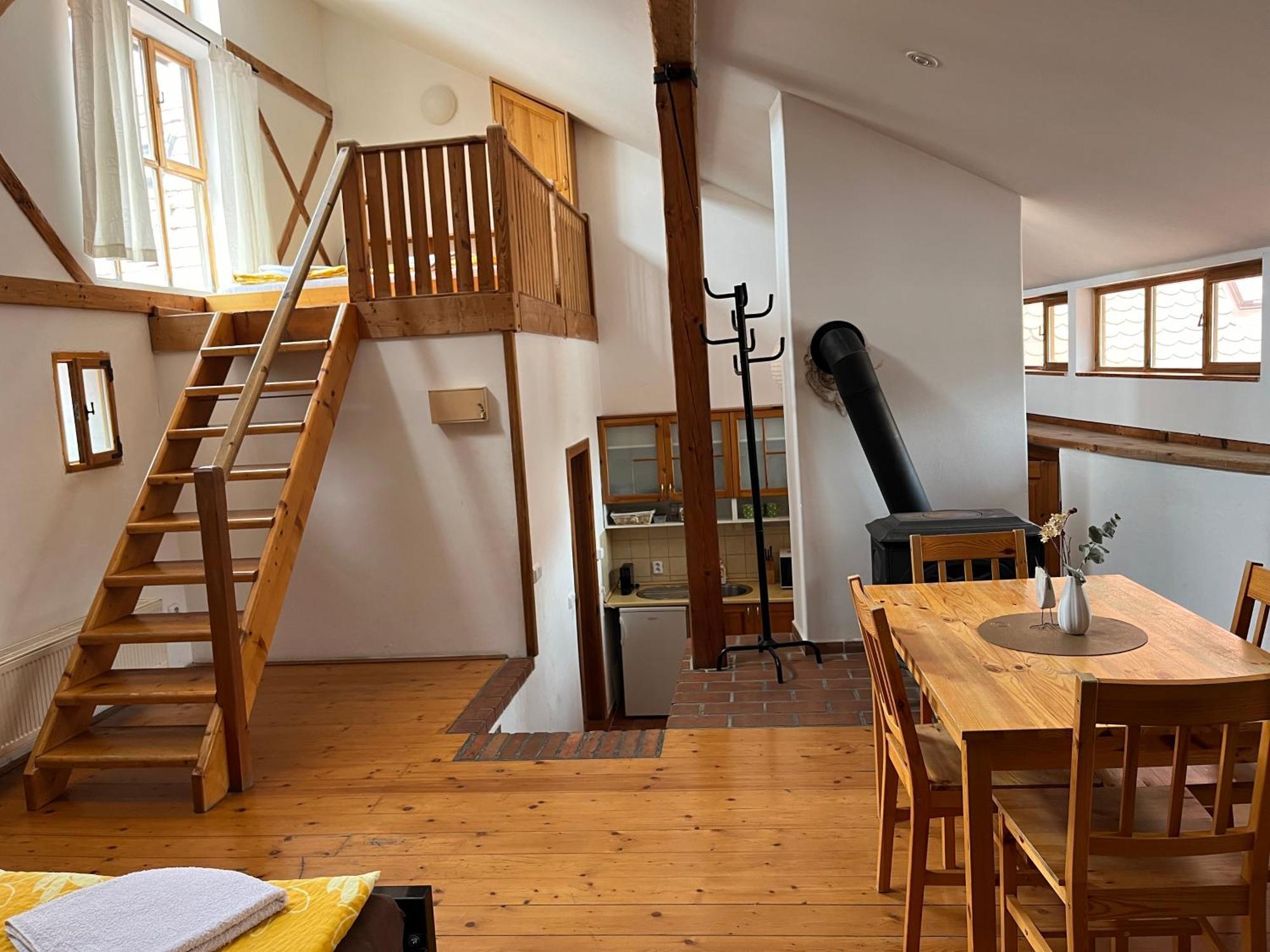 Český Krumlov Travel Hostel מראה חיצוני תמונה