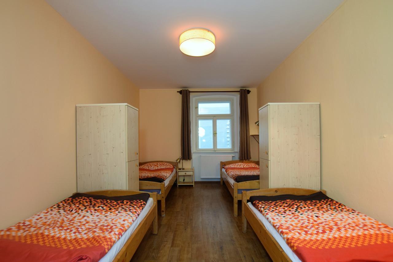 Český Krumlov Travel Hostel מראה חיצוני תמונה