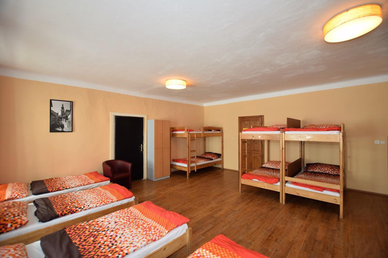 Český Krumlov Travel Hostel מראה חיצוני תמונה